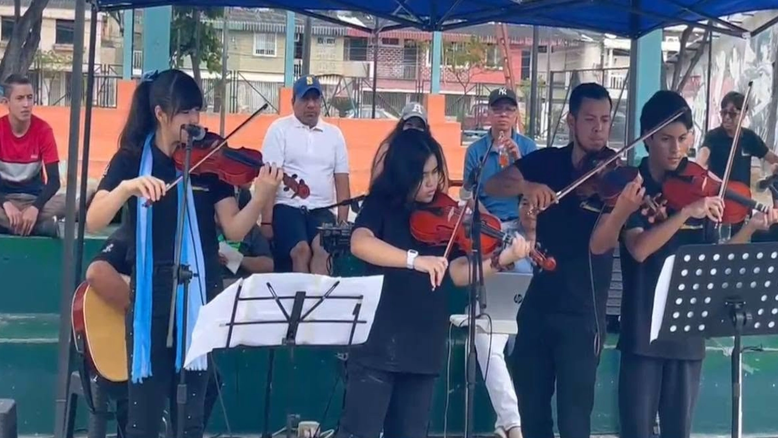 Presentación de Violines en Polideportivo Pradera 2