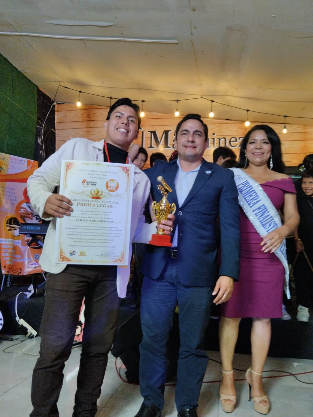 Premiación al ganador del festival de baladas 2025